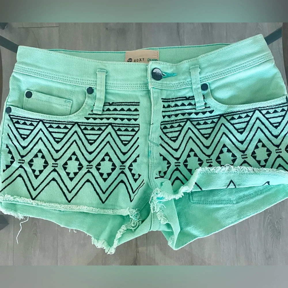 Aztec Roxy Shorts - Picture 1 of 11